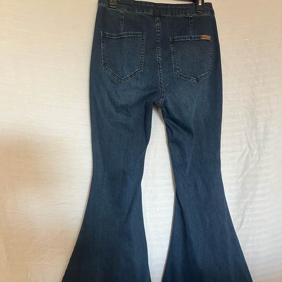 Lightly used Rock & Roll Cowgirl flare jeans dark wash - Picture 4 of 5